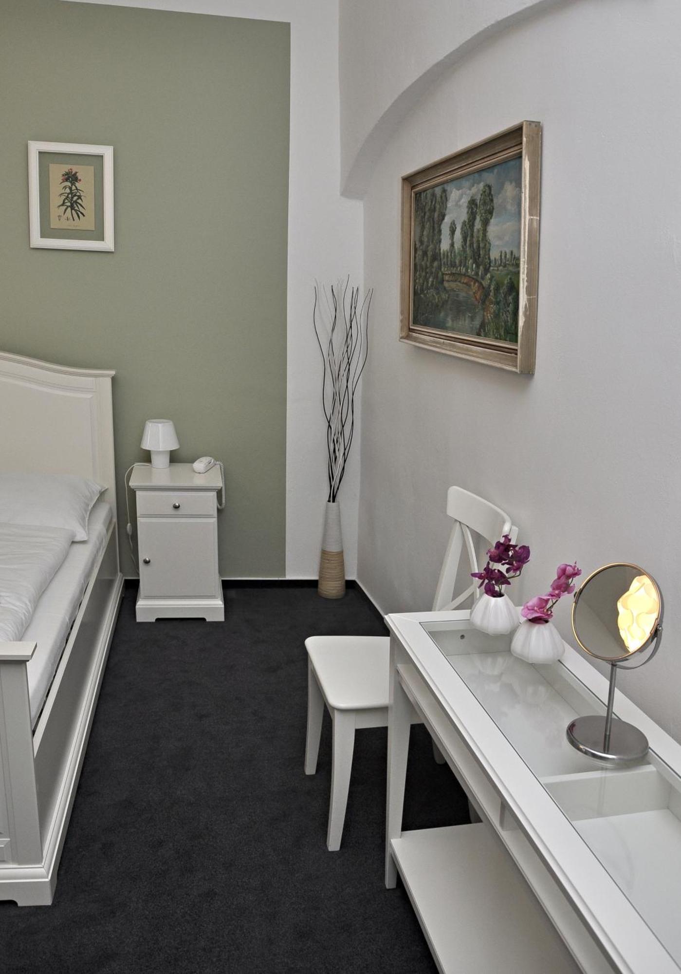 Pension Pod Vezi Kolín Екстериор снимка